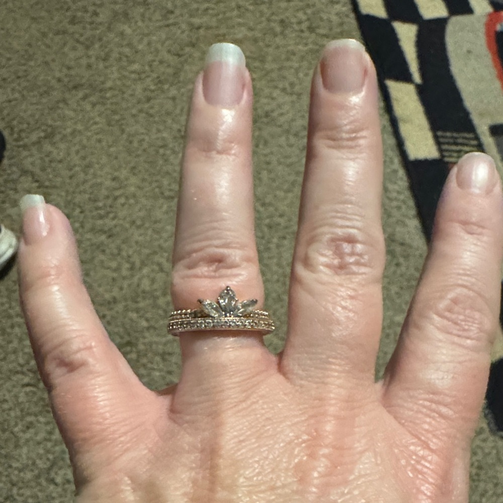 Elegant Gold and Silver Women's Ring